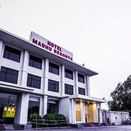 Madhu Resort Агра Экстерьер фото